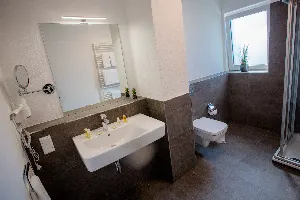 Apartment X-Large – Badezimmer mit Dusche | Boardinghouse Obertshausen