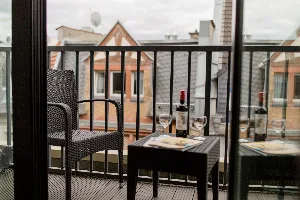 Apartment Large – Balkon mit Sitzplatz über den Dächern | Boardinghouse Offenbach