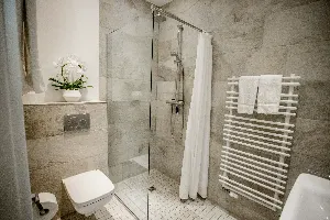 Studio – Badezimmer mit ebenerdiger Dusche | Boardinghouse Offenbach