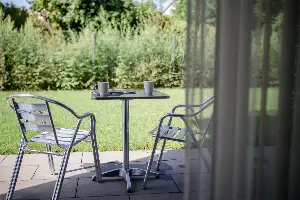 Studio X-Large – terrace facing greenery | Boardinghouse Obertshausen
